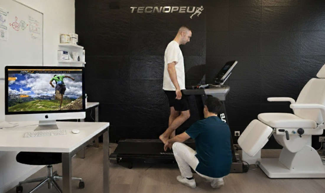 Fabricación de plantillas personalizadas en Plantillas Deportivas Tecnopeu Molde de pie para confección de plantillas personalizadas en Tecnopeu