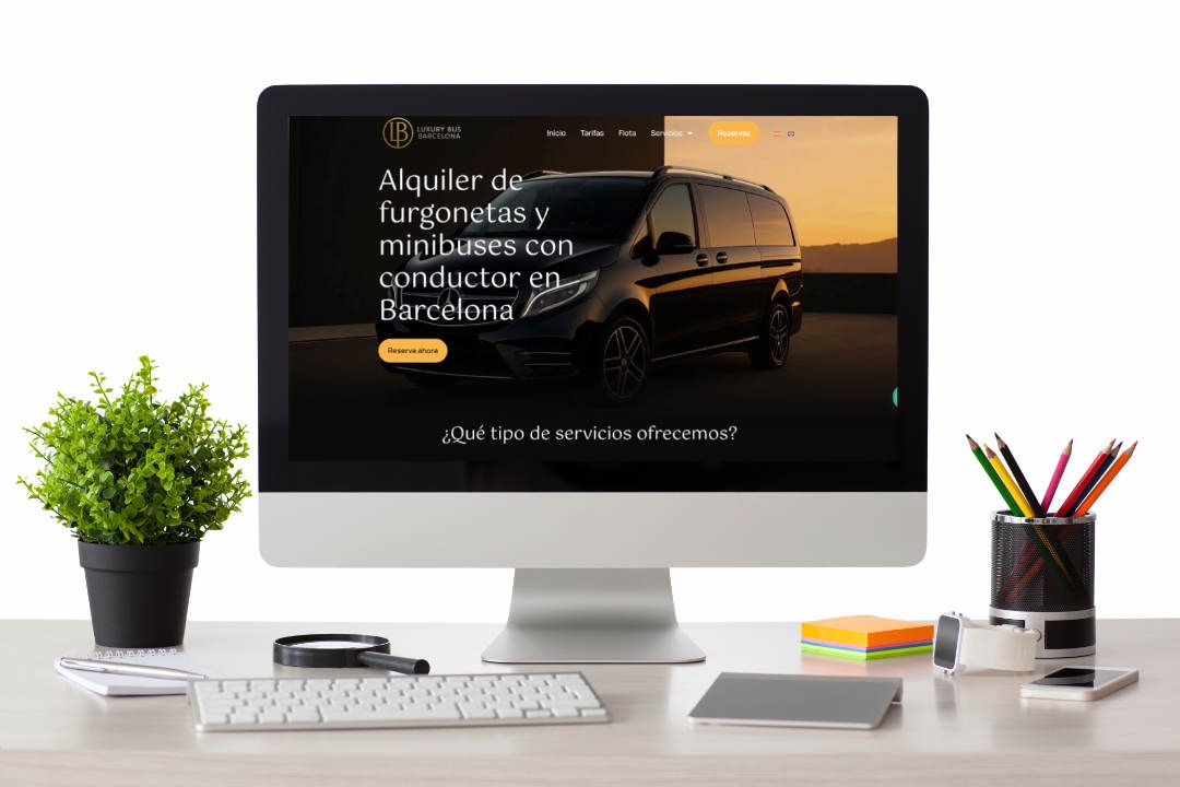 Diseño web Luxury Bus Barcelona en escritorio Diseño web de Luxury Bus Barcelona para alquiler de furgonetas y minibuses con conductor en Barcelona